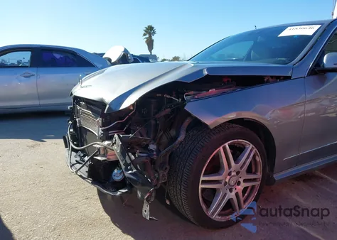 2010 Mercedes-Benz E-Class E 550 Luxury z USA, uszkodzony, nr VIN WDDHF7CB5AA191343